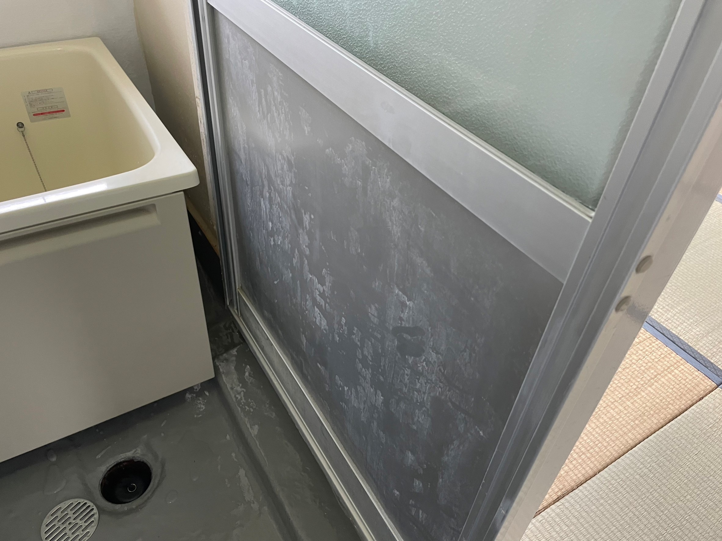 サッシ廻り　サビ、粘着など